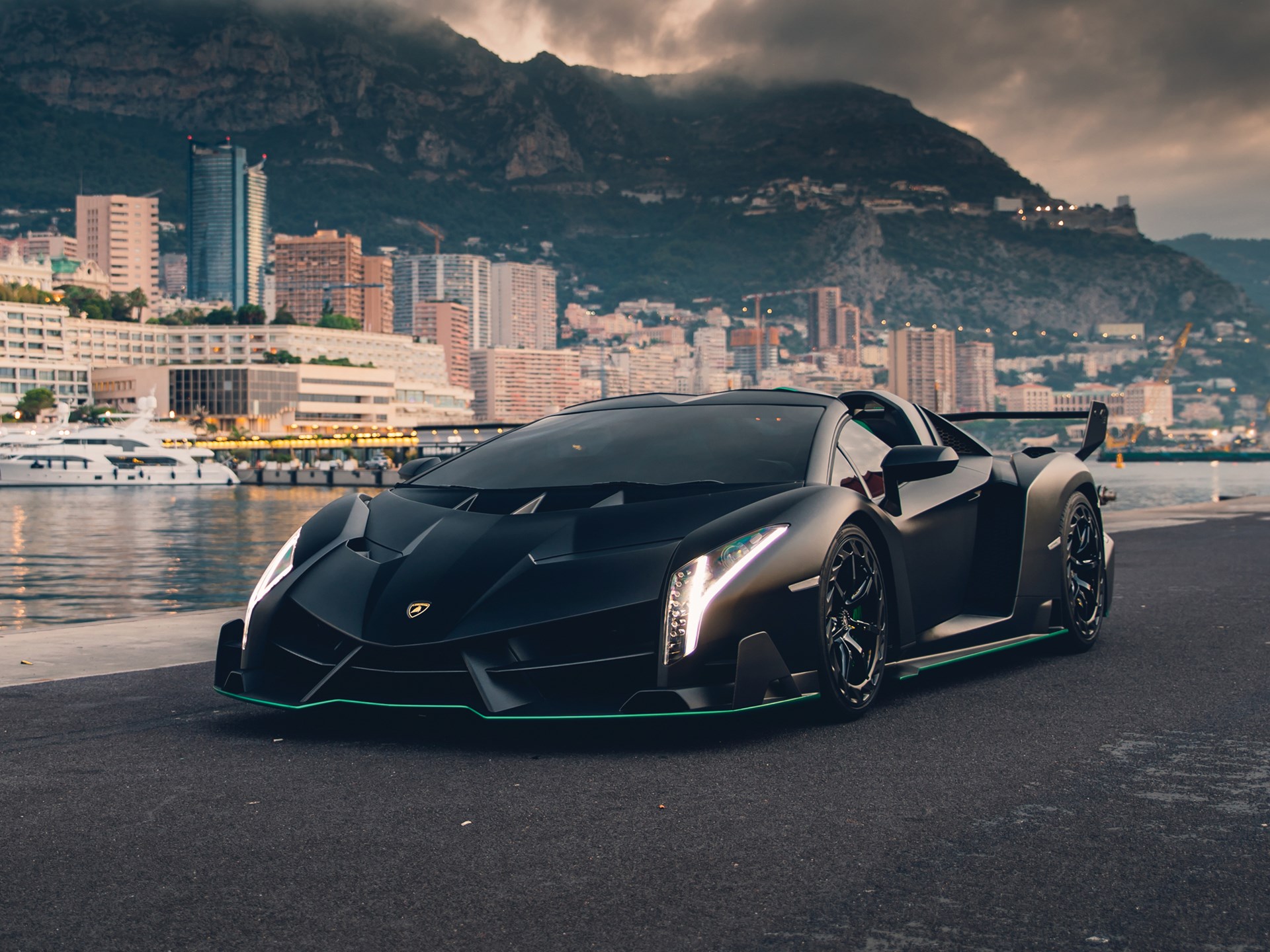 Lamborghini veneno roadster черный