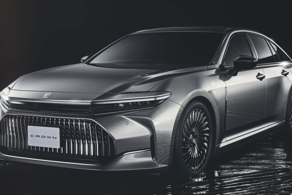 เผยราคาของ Toyota Crown Sedan 2024 อย่างเป็นทางการ